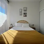 Bel Avec Piscine En Bord De شقة