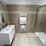 Bel Avec Piscine En Bord De شقة