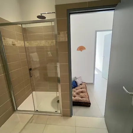 Bel Avec Piscine En Bord De *